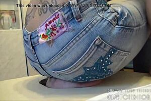 Hey cutie, wanna sit on my face in this dorm room?