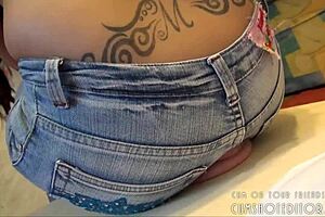 Hey cutie, wanna sit on my face in this dorm room?