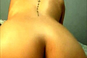 Invit� a mi vecino para cumplir mi fantas�a de cabalgar su polla - porno casero