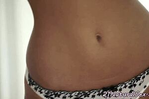 solo eurobabe enjoys fingering her beautiful pussy