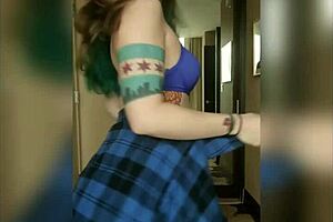 Nye Hot Tub Twerk and Squirt!