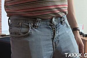 Posing on web camera ends up with fuck