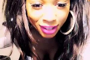 ebony shorts dancing with big ass teen