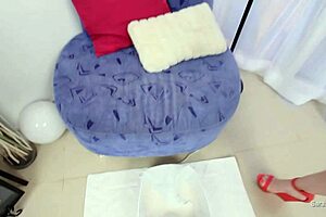 chesty cougar sara jay licking her own feet after masturbating?