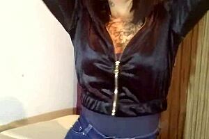 Provoking my followers and fans with sexy vibes 😘