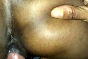 मोंटाना बैनक्स वापस, हॉर्नी एबोनी बेब को बिग कॉक से स्लैम