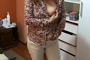 I love flashing tits for jerk-offs and cumshots