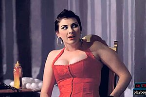 Blonde Femdom Fetish Comedy Show With Improvising Emotions