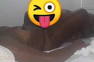 puta gozando na minha boca with fat ebony ass and facial.