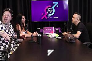 a mulher beijou ele e irritou um outro homem que ficou furioso e o cara gozou na porta do carro - freddy o rei do dogging toda hora sem parar sheer red