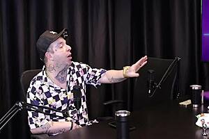 a mulher beijou ele e irritou um outro homem que ficou furioso e o cara gozou na porta do carro - freddy o rei do dogging toda hora sem parar sheer red