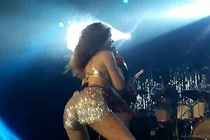 Watch Duo Anavitoria twerking deliciously in this hot lesbian Brazilian music scene