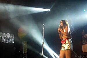 Watch Duo Anavitoria twerking deliciously in this hot lesbian Brazilian music scene