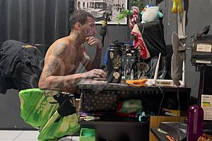 minha empregada safadinha quer putaria no serviço?