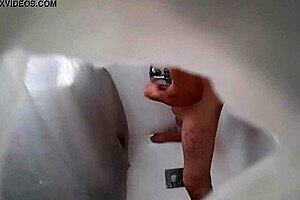 camara oculta compa�ero de piso follandose con el desatascador, anal gay assfucking masturbation