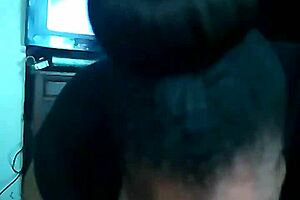 देखो वो लंड को गॉबल करती है?