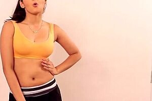 Bikini babes shake it in dance video