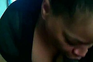 देखो वो लंड को गॉबल करती है?