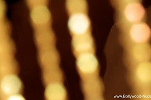 Dance the erotic love of india sensually!