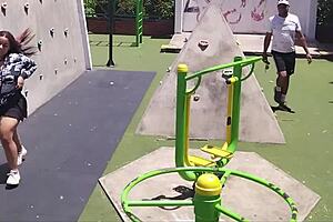 Mi Vecino Es Muy Amable Pero Yo Me Aprovecho Para Seducirlo Y Follarlo