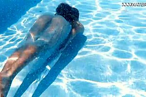 Ivi Rein Demonstrates Natural Underwater Endurance In Pool