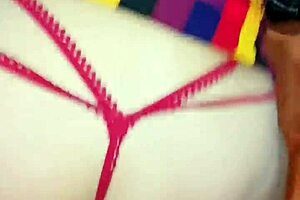 Mi tia de guatemala me descubre espiando y terminamos chimando despacio al final!