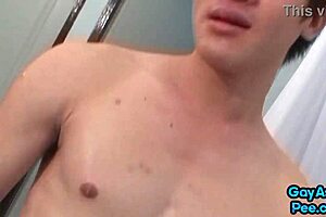 Asian twink drilled by skinny boyfriend in amateur scene