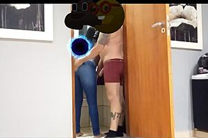 Só o pai entende os desejos da filha adolescente 18+ de ser fodida no cu