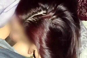 viendo pel�culas con mi vecino mientras le chupo la rica verga 😏