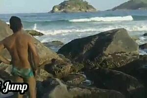 Fudendo uma casada na praia de abricó