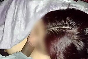 viendo pel�culas con mi vecino mientras le chupo la rica verga 😏