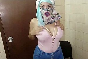 Ever seen a hot Arab in jeans and niqab squirt like this?