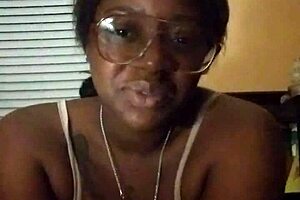 Ebony amateur Naejae fingers her big ass with dildo for orgasm