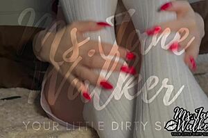 Hot lesbian girl masturbating 😍