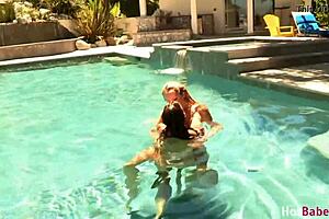 Brett rossi licks celeste star's wet pussy while face sitting