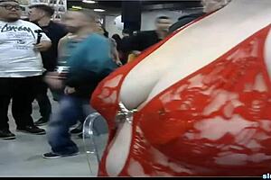 Chubby Blonde Shows Big Booty On Webcam