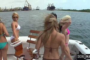 Horny Lesbians in Group Kissing and Cunilingus Action Wow!