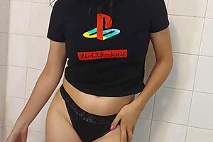 Nerdy Step Sister Masturbates In Shower