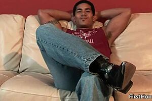 Watch this hot gay dude masturbate.