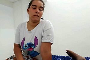 latina cachonda me complace con un delicioso oral en mi habitacion-1 parte- 😍