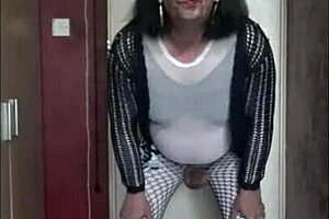 Sissy Crossdress Swallows His Own Piss In Homemade Fun