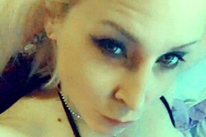 Beautiful Milf Shows Big Tits And Ass In Pics