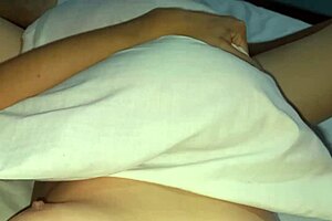 Follando La Almohada Hasta Correrme