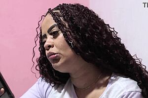 veio procurar a namorada e gozou na cara da amiga