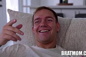 Is giving stepmom a creampie a chore with Julia Robbie?