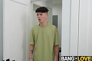 Sluty Lacey London and Ebony goddess have themselves a 3some