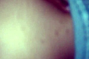 reventandole el culo a la hermana mientras los padres no estan