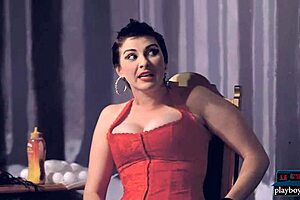 Blonde femdom says, 'want to see my fetish comedy improvisation?'