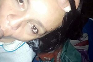 Madrastra milf es follada por la boca y recibe semen en la boca