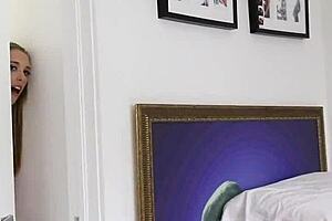 Lesbian mama shows teen how to use strapon 😏